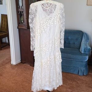 Vintage White Lace Wedding Dress with Floral Applique & Slipββ